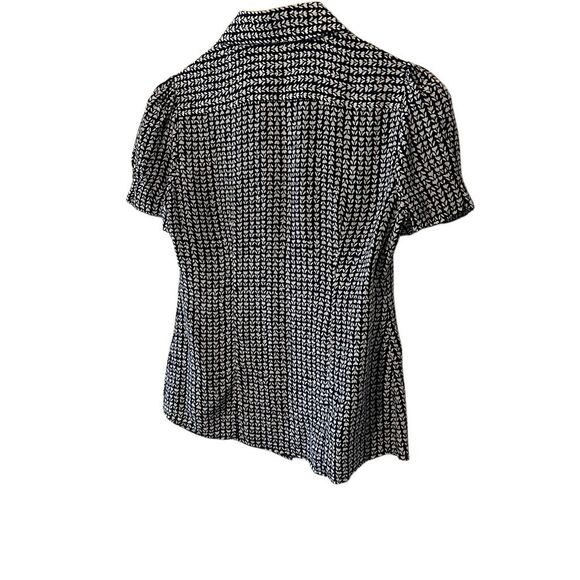 Banana Republic 100% Silk blouse work business casual v knock shirt sleeve blous - Picture 3 of 6